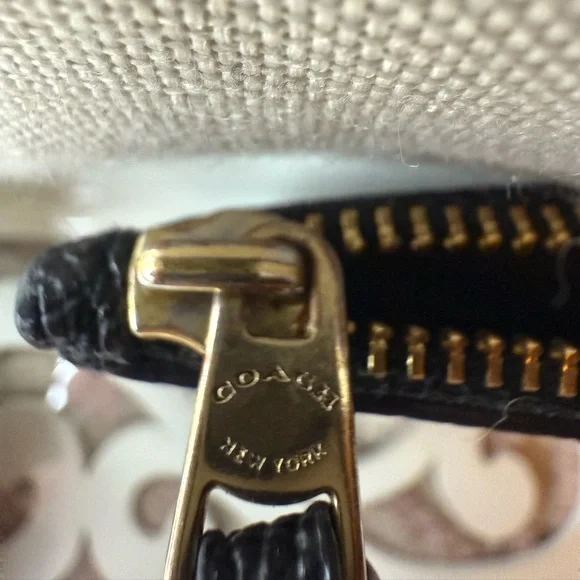 Coach Logo Cross-grain Mini Skinny ID Case with keychain loop - Picture 3 of 11